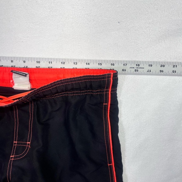 Nike Swim Trunks Black Red Swoosh Board Shorts Men’s L Y2K swimming surf 1701 - Picture 4 of 7